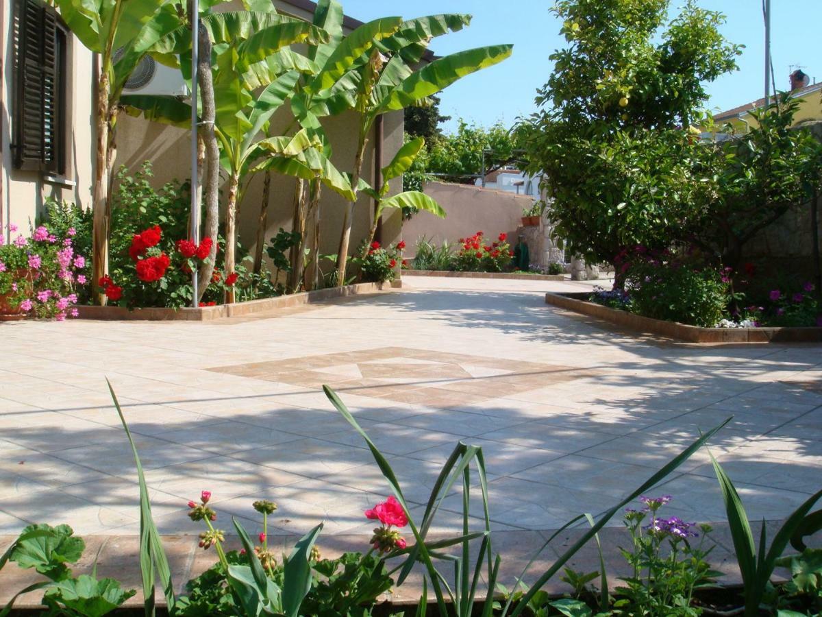 Apartmani Lili Mali Lošinj Exterior foto