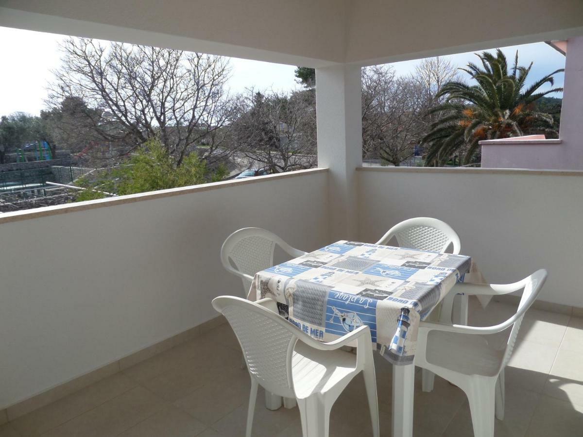 Apartmani Lili Mali Lošinj Exterior foto